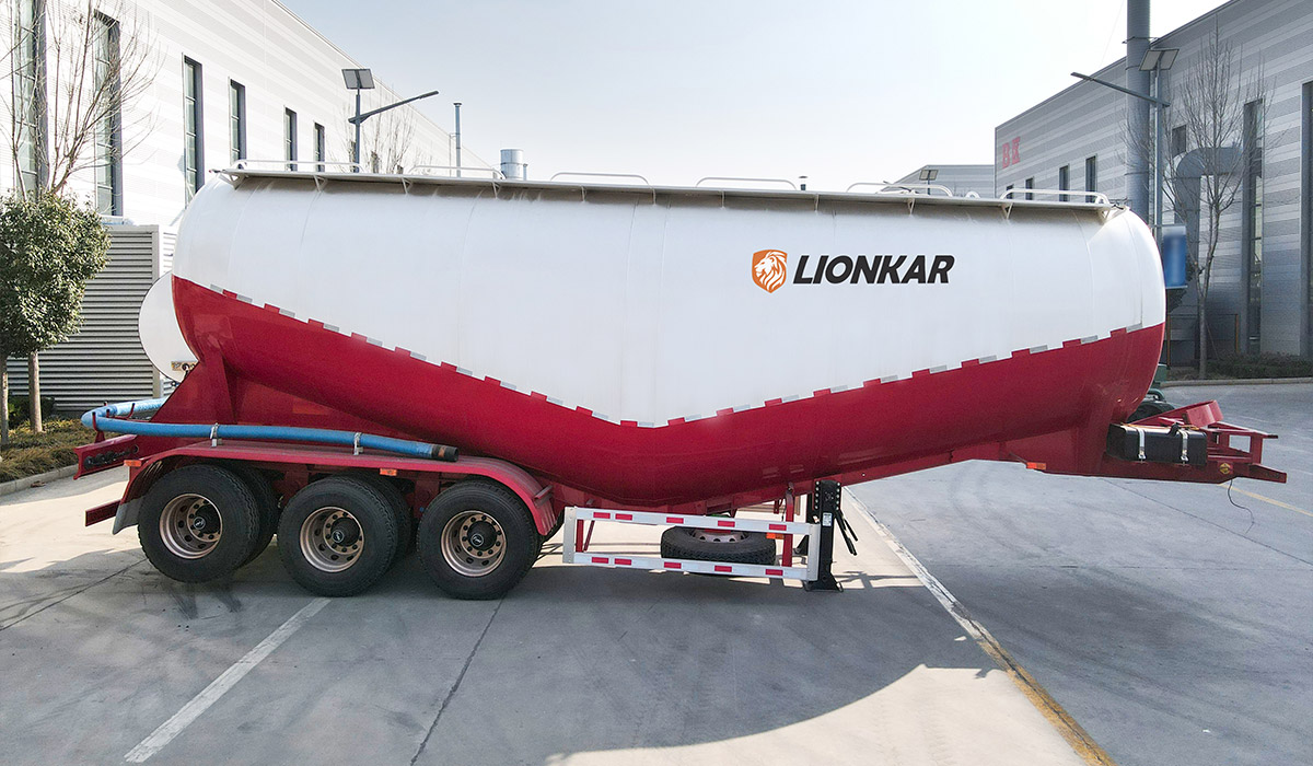 35 m³ Dry Bulk Cement Tanker Trailer in Tanzania