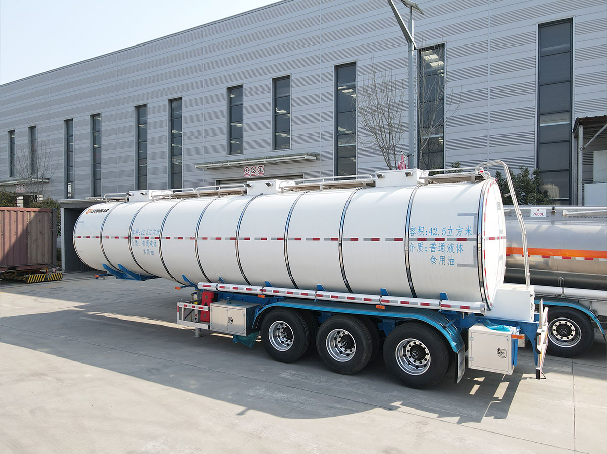 3 Axle Crude Oil Tanker Trailer 30000 - 75000 Liters for Sale In Dar es Salaam