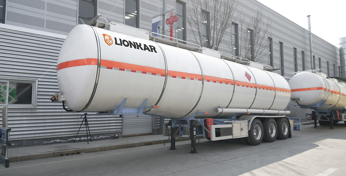 3 Axis 45000 Liters Fuel Tanker Semi Trailer for Sale in Tanzania