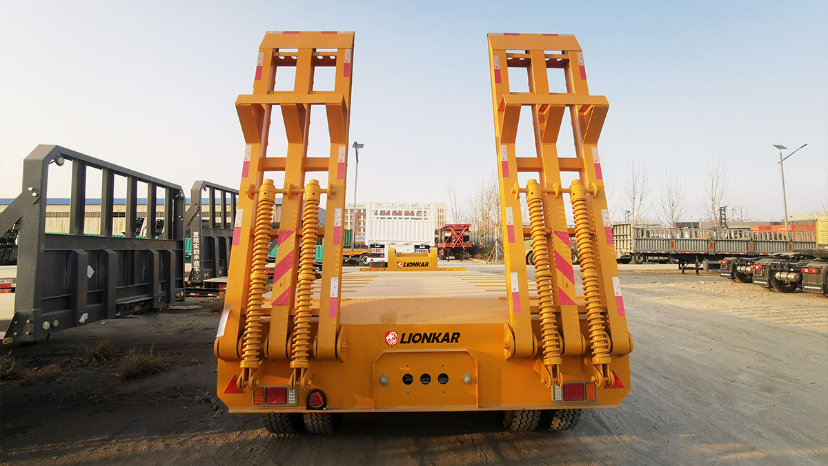 80 Ton Gooseneck Lowboy Trailer For Sale in Dar es Salaam