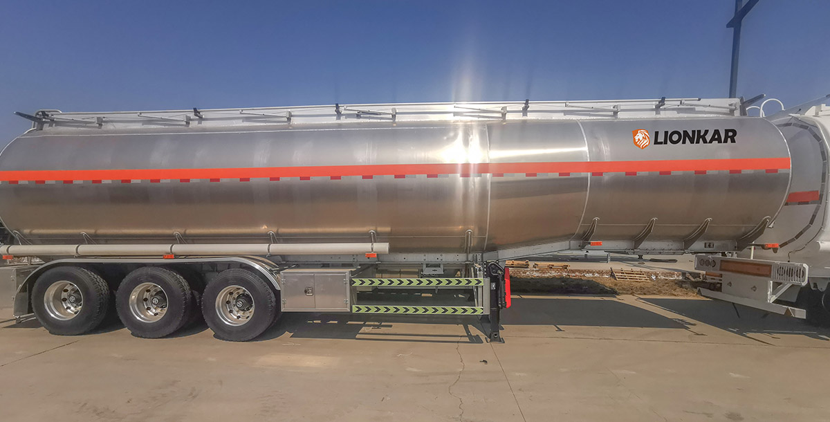 45000 Liters Stainless Steel Tanker Trailer for Chemical Food Milk Water in Tanzania 