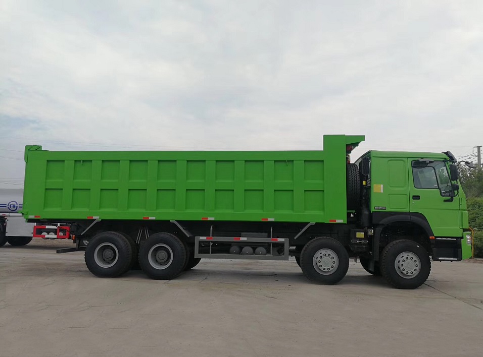 Sinotruk HOWO 8X4 Dump Truck for Sale in Zimbabwe