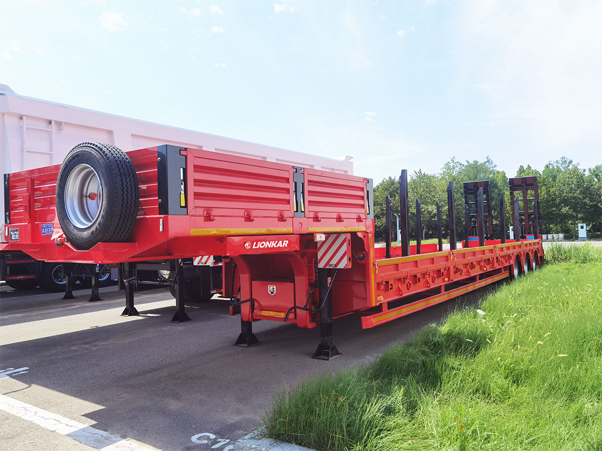 3 Axle 60T 40FT Low Flat Semi Trailer in Tanzania